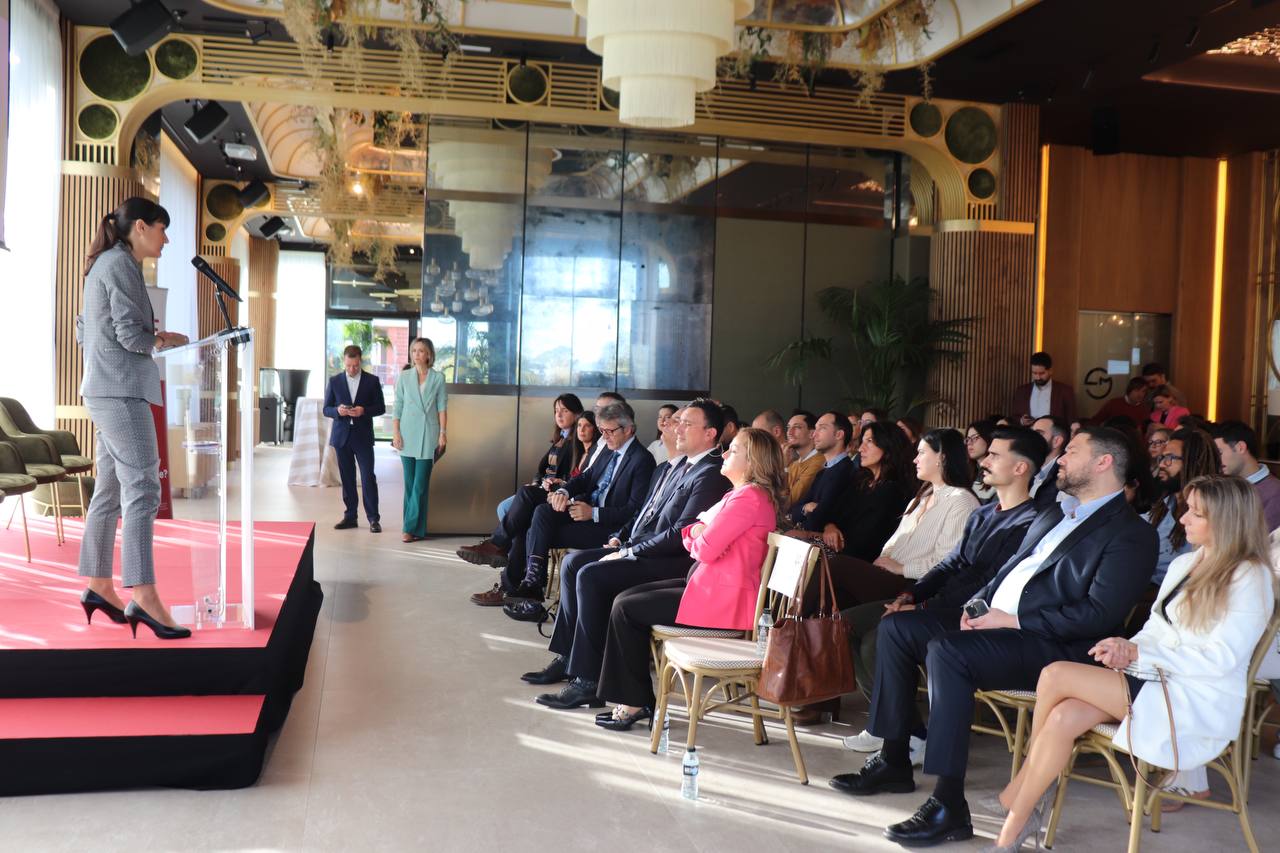 Gracias al Gobierno de España dispones de formaciones gratuitas para usar IA y mejorar tu capacitación digital profesional